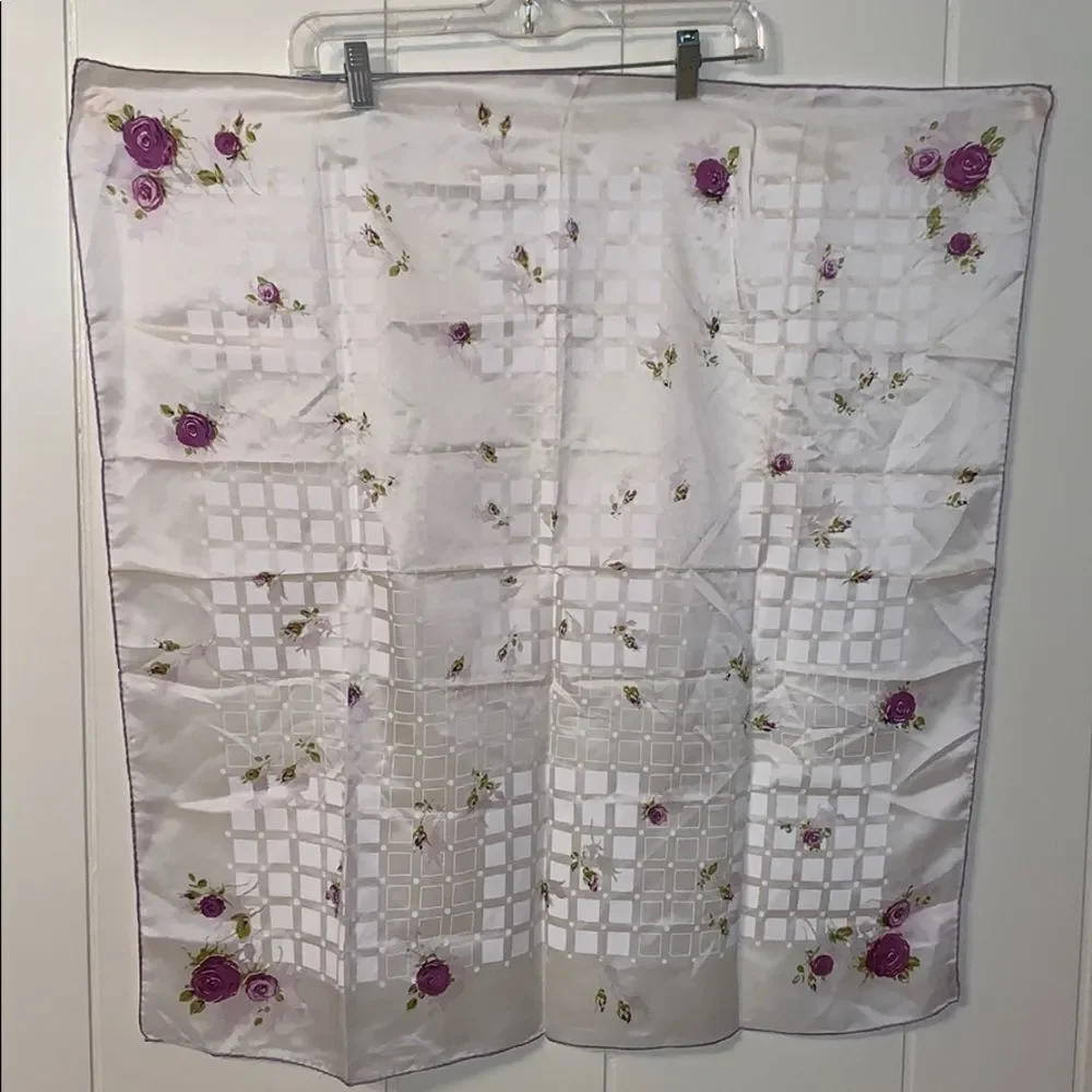 Vtg‎ white rayon/silk scarf with purple flowers